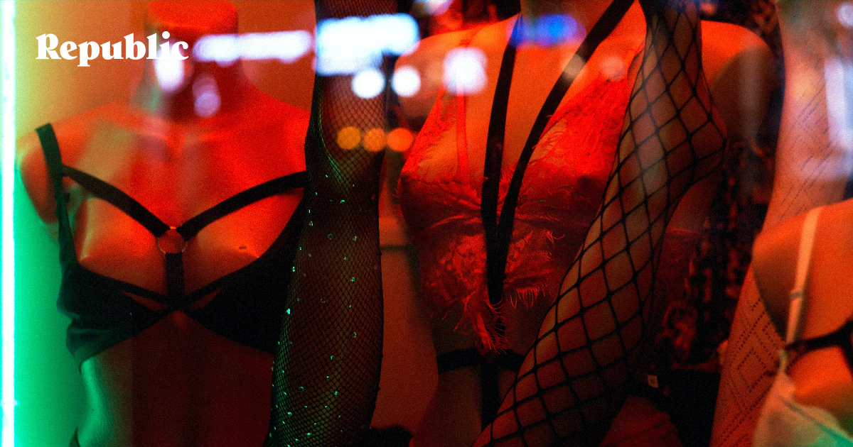 Секс В Публичном Месте Оказалось Как Раз Тем Что Им Всем Нужно - Смотреть Порно Онлайн